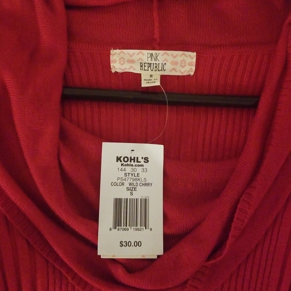 Red stretchy top - Picture 2 of 3